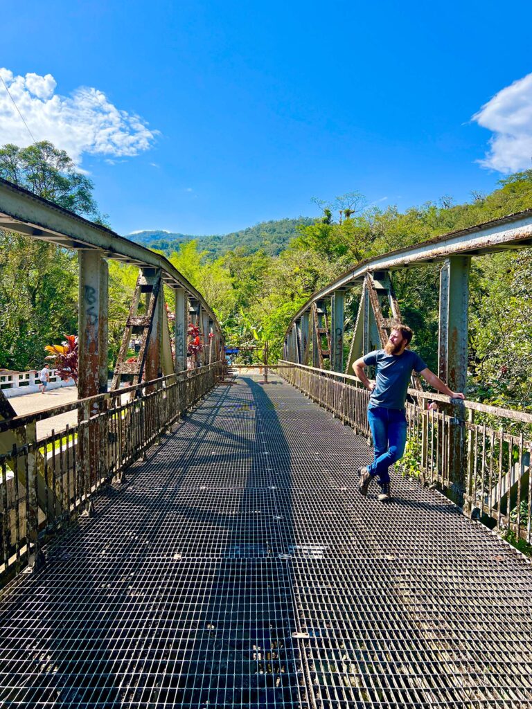 Ponte de ferro na Estrada da Graciosa