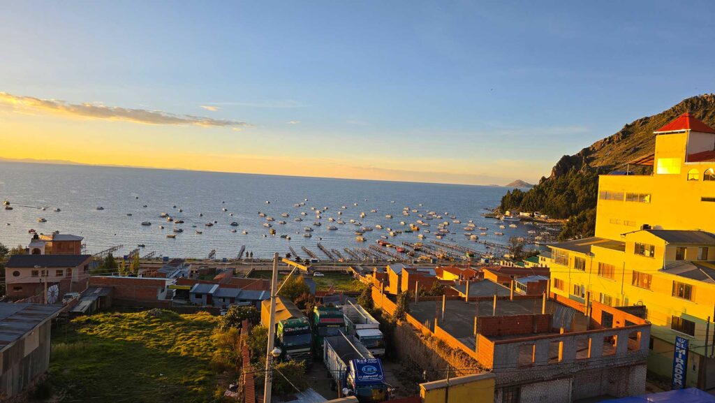 Entardecer com vista para o lago Titicaca em Copacabana 