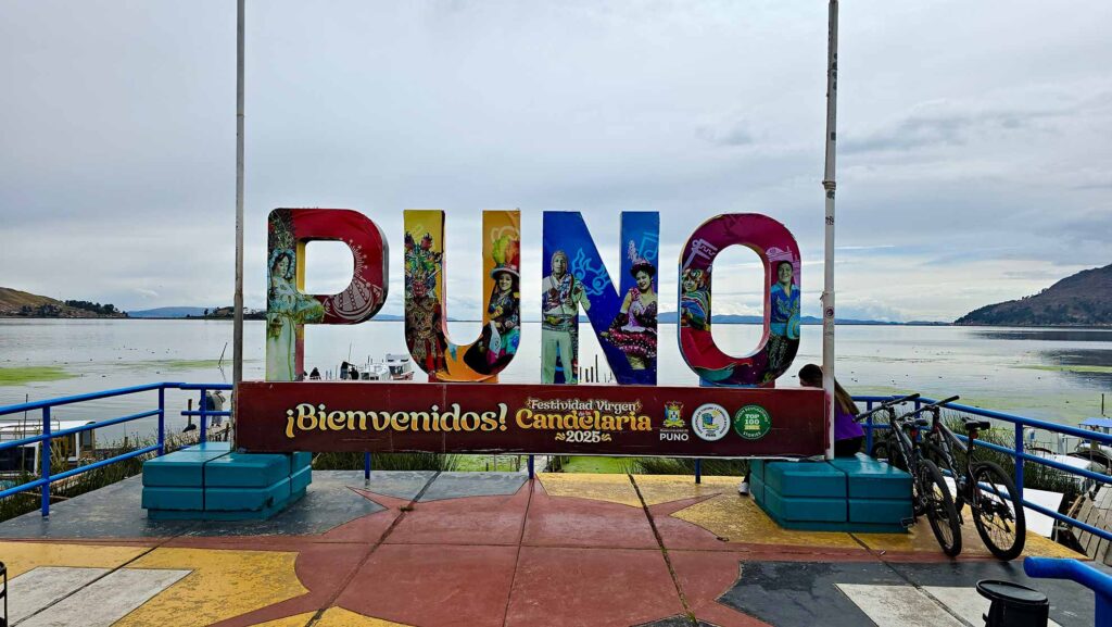 Letreiro da cidade de Puno